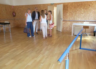 Les instal·lacions del Centre de Dia Santa Clara inclouen gimnàs, dutxes adaptades, espai per a activitats, etc..