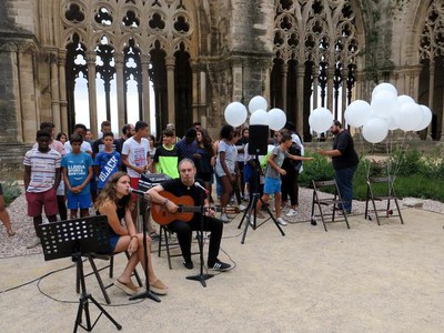 El duet Capi&Lucia han intepretat una peça musical durant l'acte.