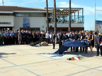 El moment de la descoberta del mosaic que mostra un dibuix del colom de la pau.