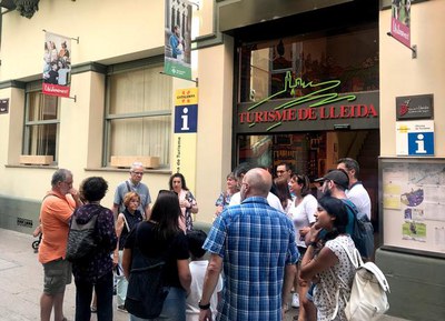 Cada dilluns de juliol i agost Turisme de Lleida ha ofert una visita per conèixer els principals punts d'interès del centre històric de la ciutat. A ….