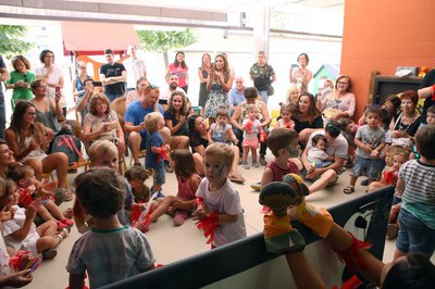 Els infants de l'Escola d'Albarés han pogut gaudir de la lectura d'un conte amb música.