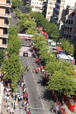 Vista de l'avinguda Prat de la Riba on s'ha situat la meta de l'etapa d'avui de la Vuelta.