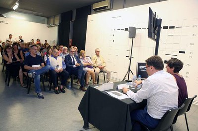 La presentació del llibre "Agustí Centelles i el bombardeig de Lleida” ha anat càrrec de Teresa Ferré periodista i professora d’història del periodis….