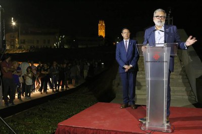 L'alcalde ha dirigit unes paraules als assistents.