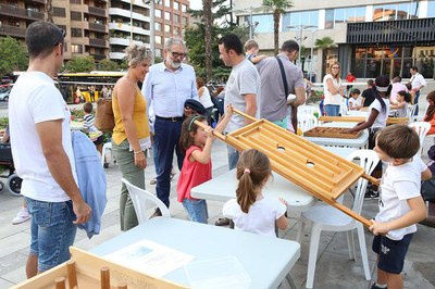 La ludoteca municipal ha tret els jocs al carrer pel gaudi de la mainada.