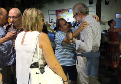 L'alcalde Larrosa amb l'expresident de la Fecoll, Xavi Pérez, a la 'juega carrinclona'.