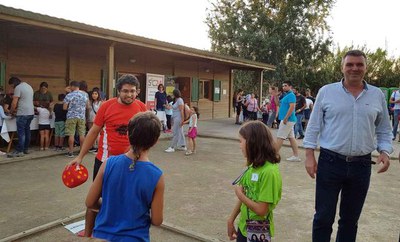 El regidor Joan Queralt va saludar els participants de l'Ecodescoberta a la Mitjana.