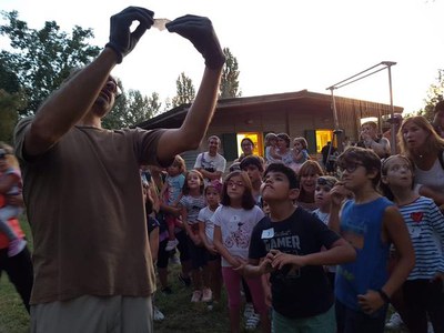 Els nens i nenes van gaudir amb els taller.