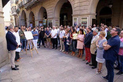 L'himne gitano ha clausurat l'acte que s'ha fet als porxos de la Paeria.