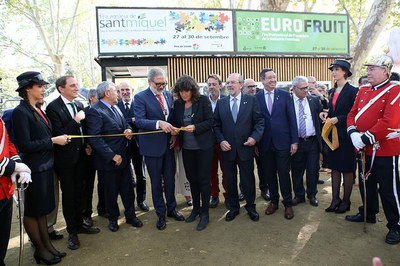 El tall de la cinta inaugural de la Fira de Sant Miquel 2018..