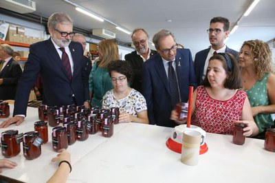 El paer en cap, Fèlix Larrosa, amb el president de la Generalitat, Quim Torra, en la visita a La Torxa.