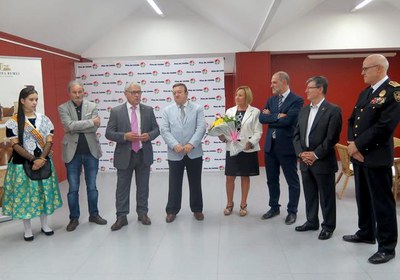 El tinent d'alcalde Joan Gómez, amb els regidors Daniel Rubio i Joan Viella, a la recepció de les cases regionals de la ciutat.