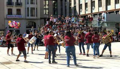 La música de la Ilerband ha acompanyat el seguici.