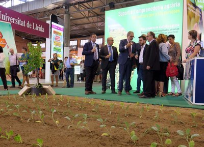 Visita a l'estand de l'Ajuntament de Lleida a la Fira de Sant Miquel.
