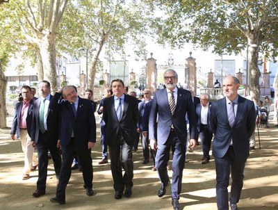 El paer en cap ha acompanyat al ministre d'Agricultura a la seva arribada al recinte de la Fira.