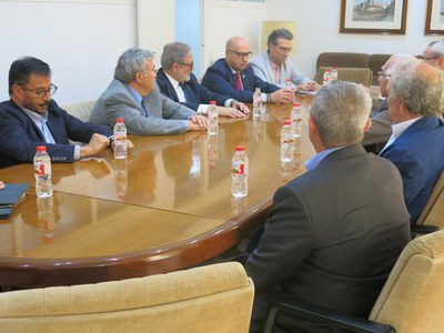 La trobada ha tingut lloc a la seu de la Cambra de Comerç..