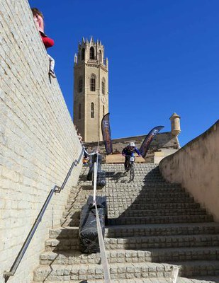 Les escales de la plaça de la Sardana, un altre obstacle a superar.