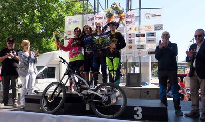Montse Parra i Joan Baigol han lliurat els trofeus als guanyadors.