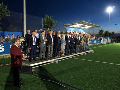 El paer en cap, Fèlix Larrosa, ha presidit el minut de silenci en record de les víctimes que s'ha realitzat al camp de l'AEM..