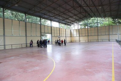 Imatge de com ha quedat la pista amb els paravents col·locats.