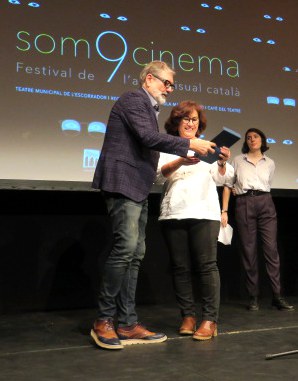 El paer en cap lliurant el premi al millor curtmetratge de ficció.