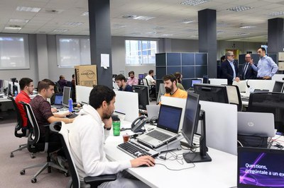 Visita a Indra, al Parc Científic, aquest dijous.