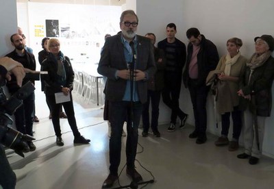 L'alcalde Larrosa en un moment de la inauguració de les exposicions.