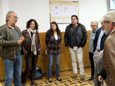 La Saleta de la Panera exposa el projecte desenvolupat per l'artista Isidro López-Aparicio, en què ha creat un banc del coneixement amb vivències del….