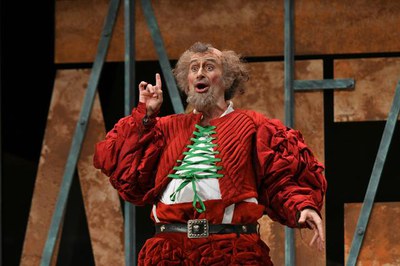 L'òpera explica les cruels burles que dues poderoses burgeses preparen a Falstaff, en resposta als seus ridículs intents de seducció.