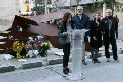 Ariadna Pujol, alumna de l'INS Ronda, ha llegit el seu treball premiat al Premi Josep Pernau de Periodisme.