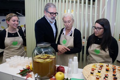 La nutricionista Antonieta Barahona ha fet una demostració amb les seves creacions tenint la fruita com a base.