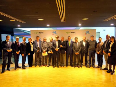 Foto dels participants en l'acte inaugural i en la taula rodona que s'ha fet després.