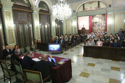 El Saló de Plens s'ha omplert per l'acte inaugural del Memorial Xavier Aluja.