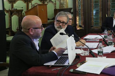 Un moment de la xerrada del periodista i director del Memorial, que ha estat presidida per l'alcalde de Lleida.