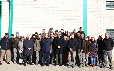 Foto de grup de l'alcalde i el tinent d'alcalde Rafael Peris amb responsables del Centre Especial de Treball.