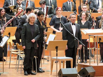 La cantaora Mayte Martín i José Miguel Micó, al capdavant de la BSUM de Lleida, a l'Auditori Municipal.