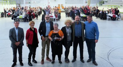 Uns 300 veïns de la Bordeta han participat en el dinar solidari.