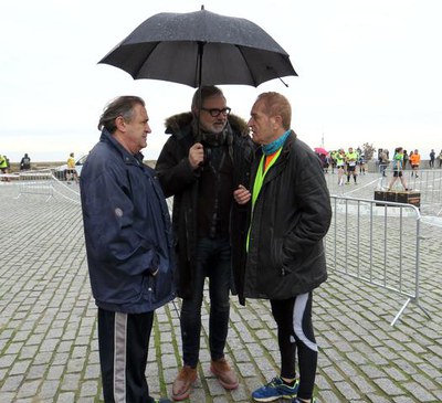 L'alcalde conversa amb Joan Moraño, 'alma mater' de la cursa.