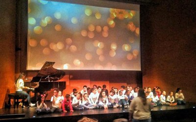 CaixaForum Lleida ha acollit l'actuació musical teatralitzada dels infants i joves dels SIS Municipal Remolins i de Companyia.