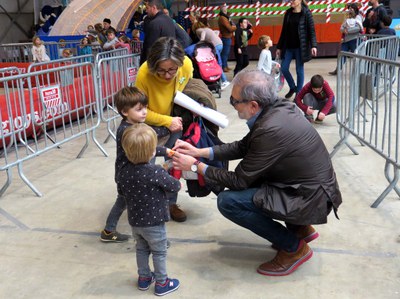 El paer en cap s'ha atansat a conèixer l'opinió dels protagonistes del parc infantil.