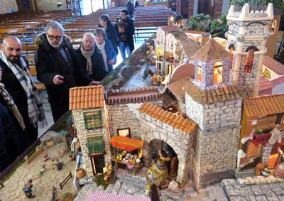 L'alcalde ha estat acompanyat en la seva visita pel president de la Mariola, Víctor Ruiz.