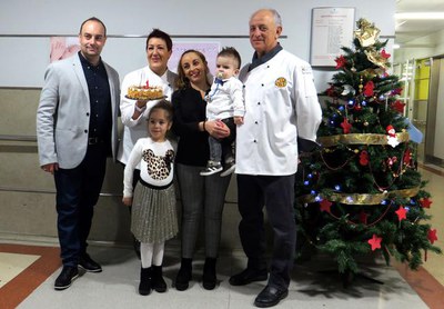 Un pastís al primer lleidatà del 2018 clou el període anual amb què la seva família ha estat obsequiada pels forners.