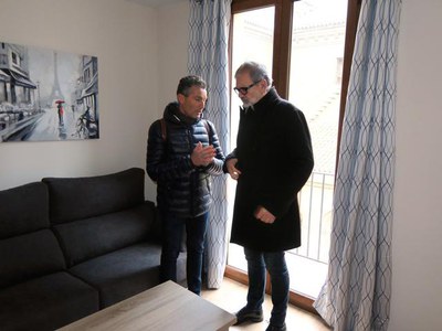 Josep Maria Esteve ha explicat a l'alcalde l'actuació duta a terme en aquest espai.