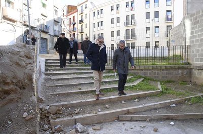 Larrosa i el director de l'EMU, Guillermo Hervera, al solar.