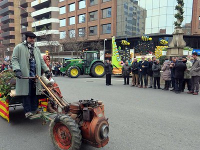 La desfilada a donat els tres tombs a la Creu del Terme de Balmes amb Vallcalent.