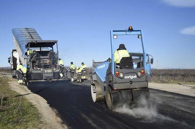 El camí de la Saira enllaça Lleida amb Almacelles i una part discorre pel terme de Lleida.