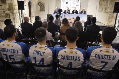 La presentació de la samarreta oficial del Llista, a la Sala de la Canonja de la Seu Vella..