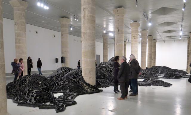 El muntatge representa una fossilització d'un mar Mediterrani invertit