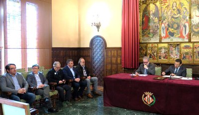 L'acte de signatura s'ha fet al Saló del Retaule.