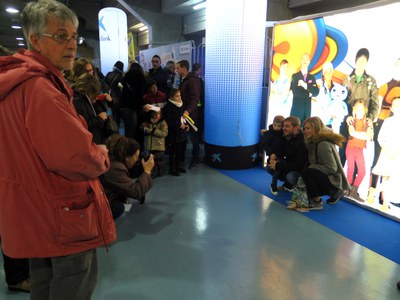 Els nens i nenes han volgut fotografiar-se al photocall amb els personatges del Super3.